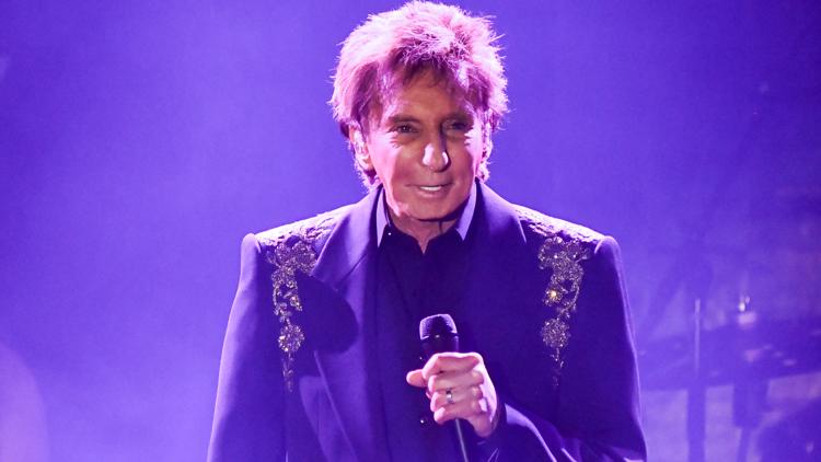 barry-manilow-postpones-las-vegas-shows-following-lung-surgery