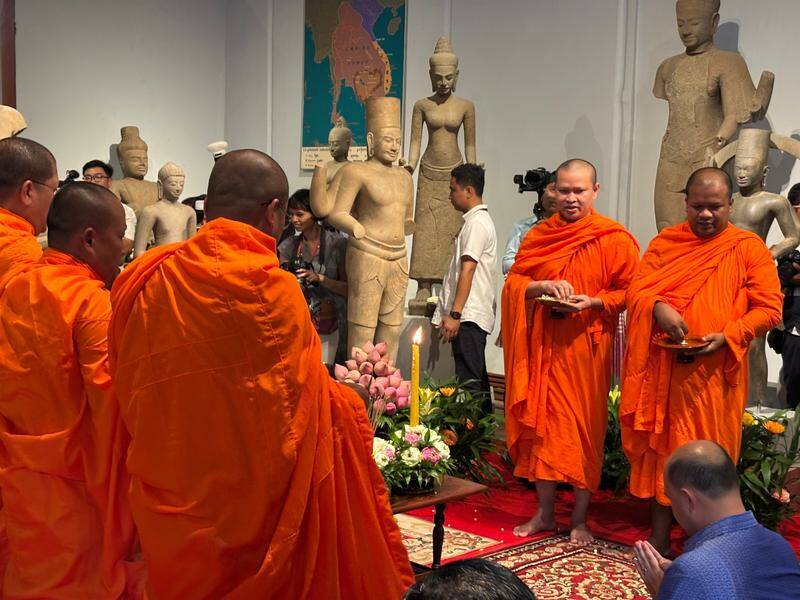 cambodia-celebrates-return-of-74-cultural-artefacts-from-uk