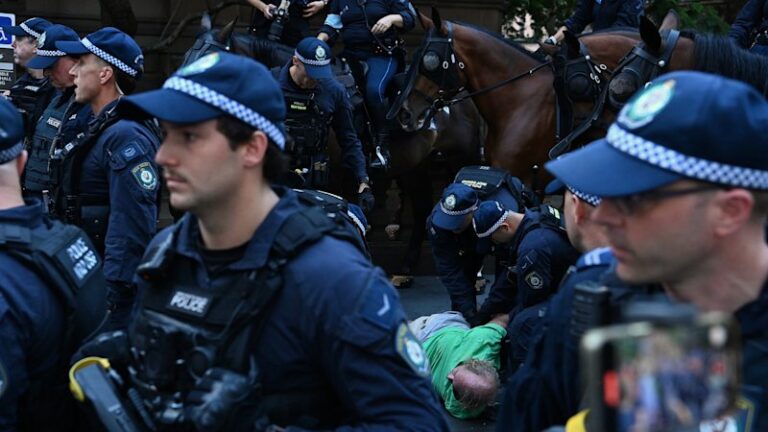 chaos-erupts-in-sydney-amid-protests-against-president-herzog