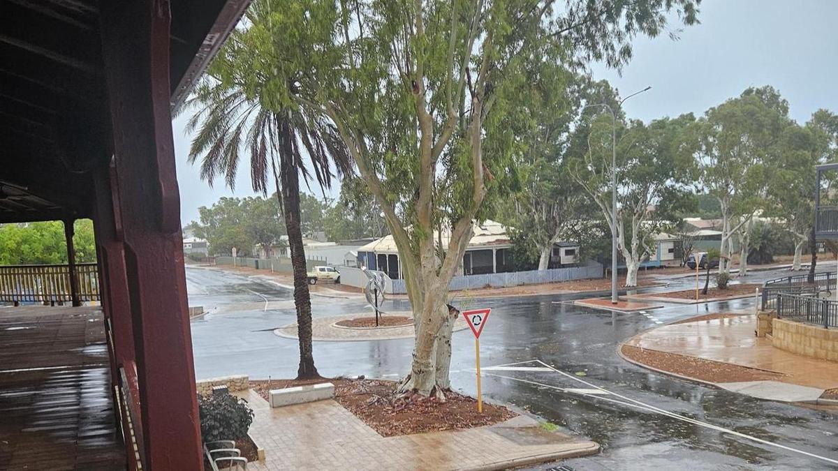 cyclone-mitchell-weakens-but-still-threatens-wa-coastline