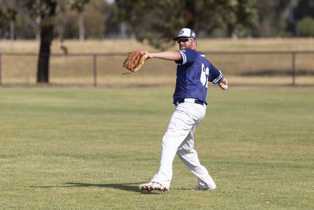 giants-upset-top-ranked-essendon-in-thrilling-12-7-victory