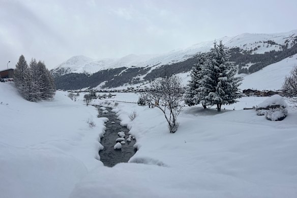 heavy-snowfall-disrupts-olympic-training-in-livigno-italy
