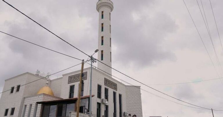 israeli-settlers-attack-mosque-in-west-bank-provoking-outrage