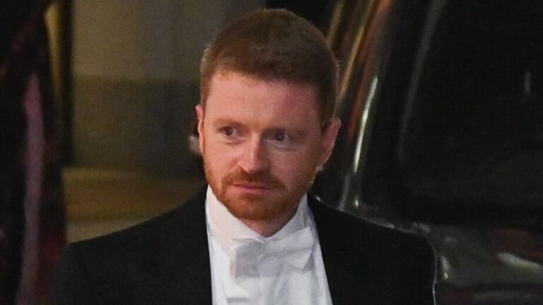 keir-starmer-s-chief-of-staff-resigns-amid-mandelson-controversy