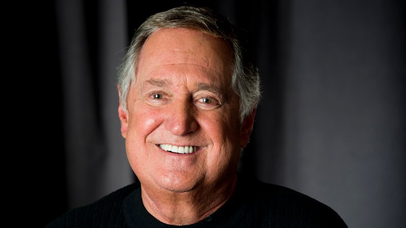 pop-icon-neil-sedaka-dies-at-86-tributes-pour-in