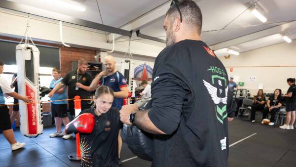 rugby-legends-fittler-and-inglis-celebrate-footy-in-tamworth