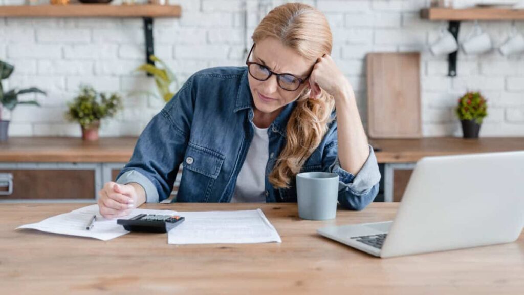 top-aussie-stocks-surge-as-nab-hits-record-high-experts-recommend-alternatives