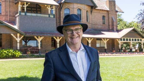 une-unveils-bold-strategic-shift-to-community-driven-learning