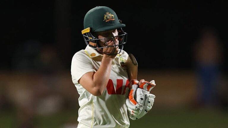 alyssa-healy-dismissed-in-farewell-test-australia-trails-india