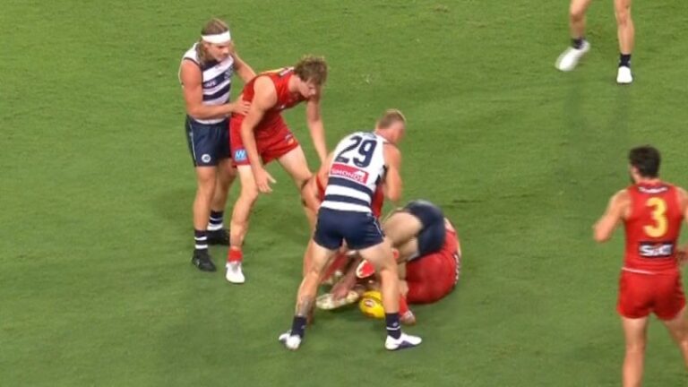 bailey-smith-erupts-at-umpire-following-high-bump-incident