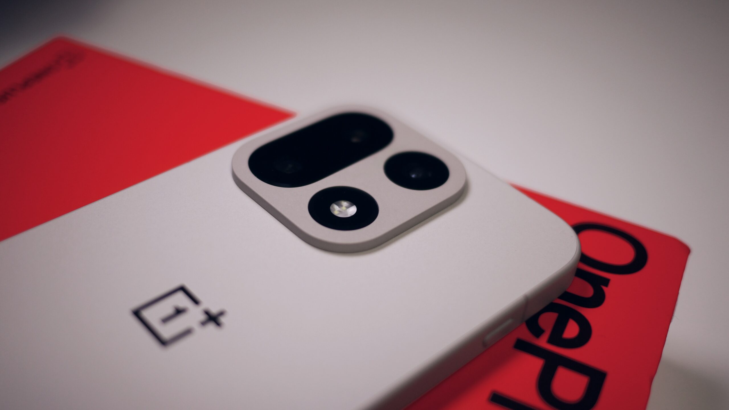 oneplus-unveils-teasers-for-upcoming-15t-and-promising-16-models