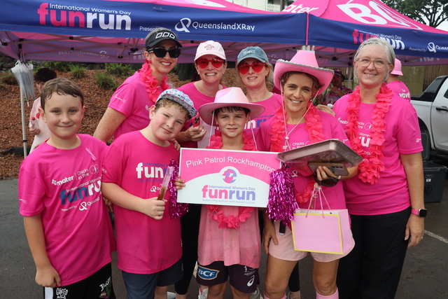 quay-street-celebrates-community-spirit-with-vibrant-pink-event